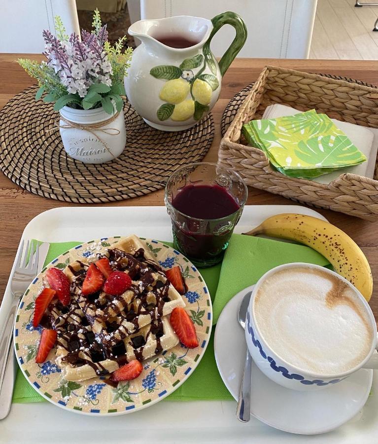 Bellaisa Bed & Breakfast กาไมโยเร ภายนอก รูปภาพ